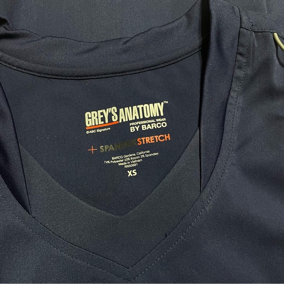 Greys Anatomy scrub top - Picture 2 of 2